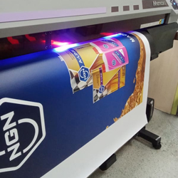 Широкоформатная УФ печать